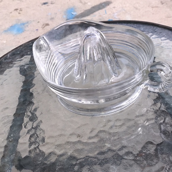 Real Crystal Large 8 inch Vintage Ribbed Crystal Glass Citrus Juicer with Handle - Picture 3 of 9